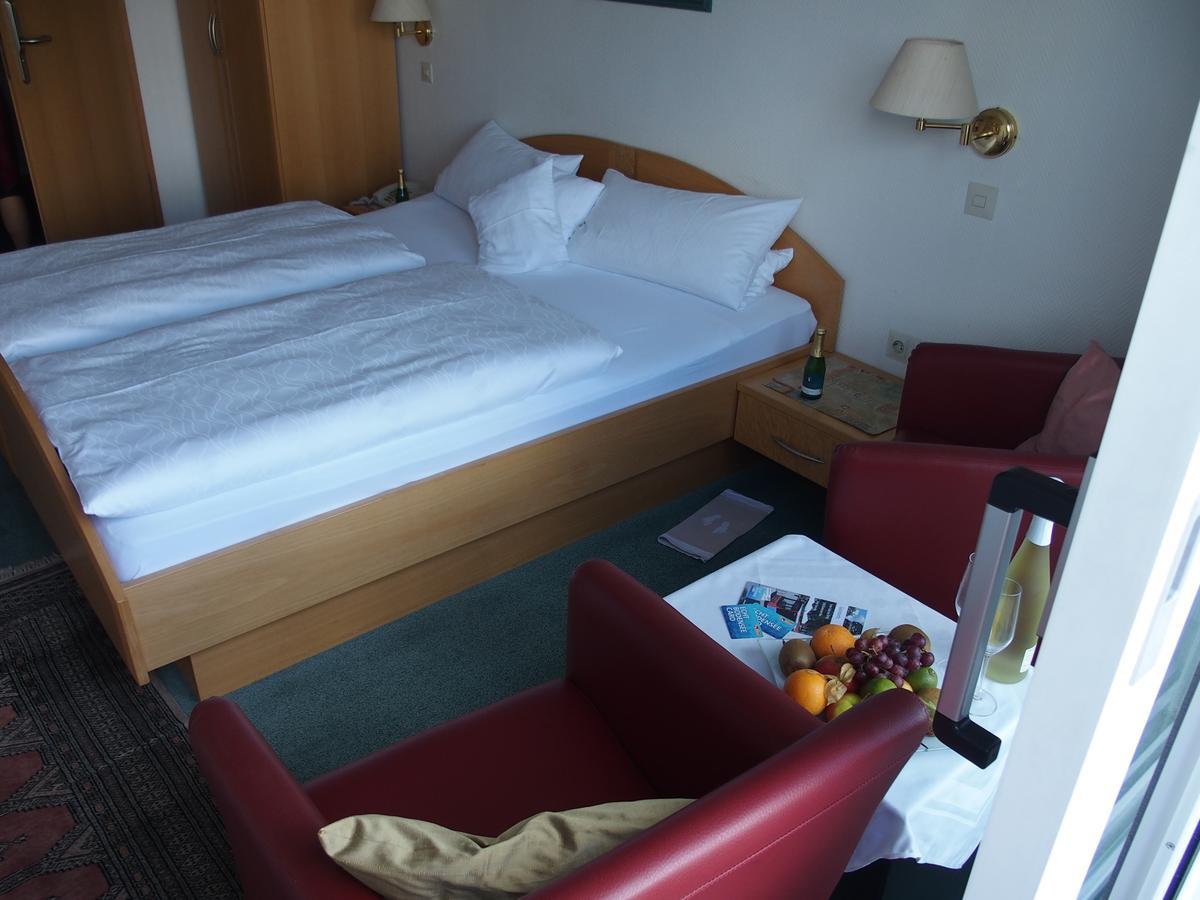 Hotel Pension Cafe Hasler Бодман-Людвигсхафен Экстерьер фото